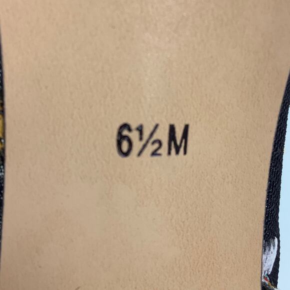 Neiman Marcus Prestige Embroidered Mesh Stiletto heels size 6.5 M - Picture 10 of 12